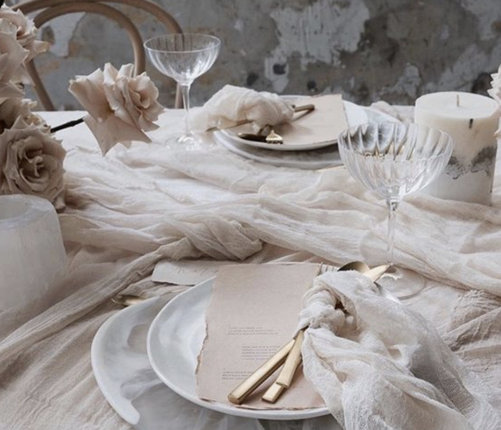 neutral wedding table trends